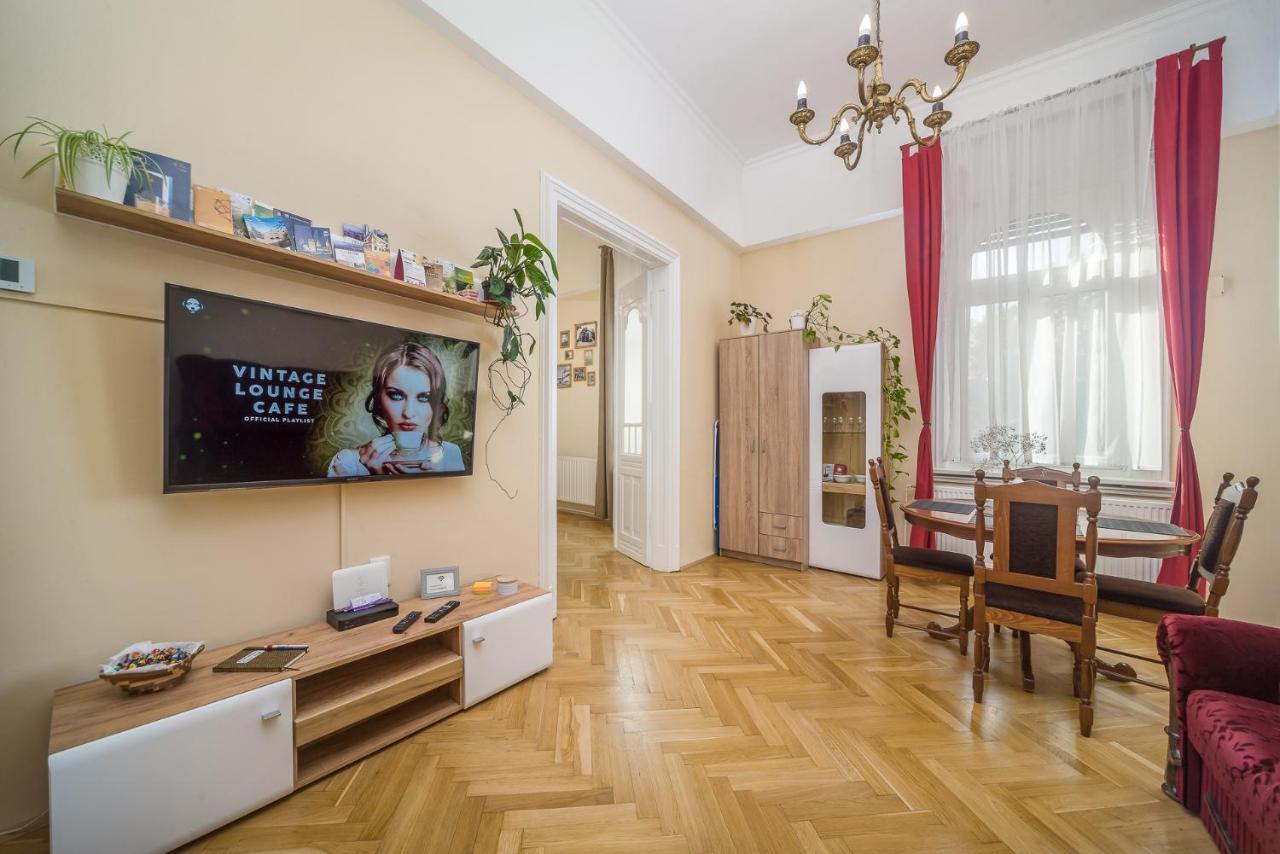 Vintage Apartment Печ Екстер'єр фото