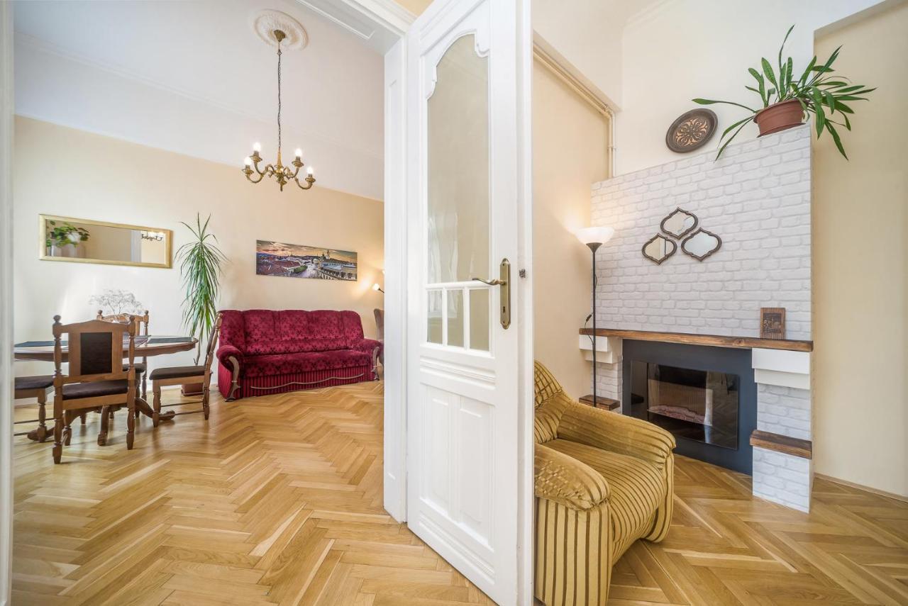 Vintage Apartment Печ Екстер'єр фото