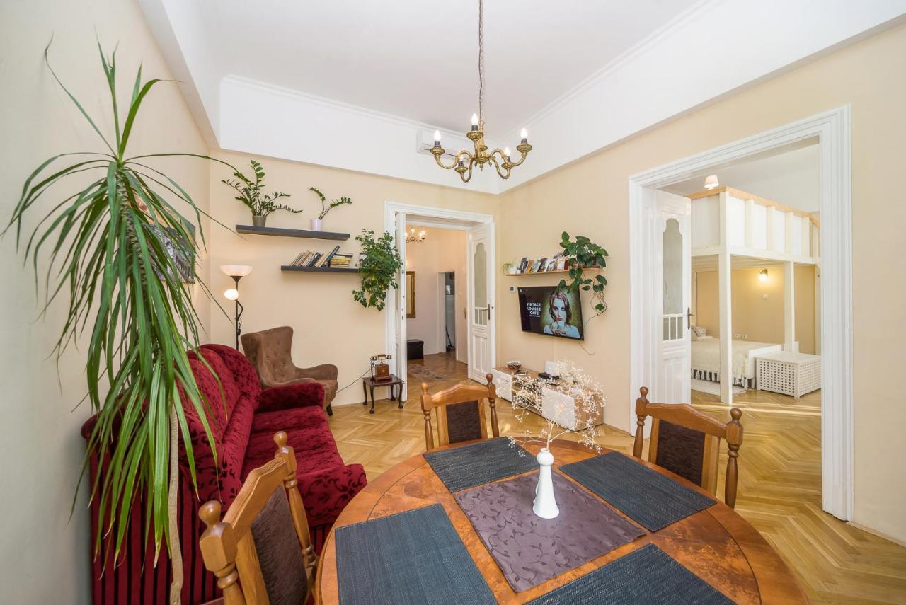 Vintage Apartment Печ Екстер'єр фото
