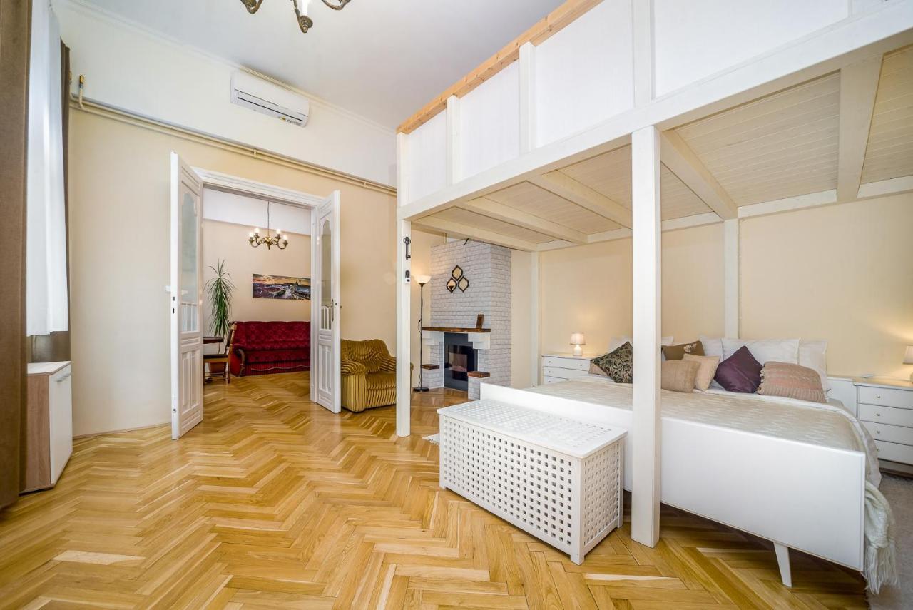 Vintage Apartment Печ Екстер'єр фото