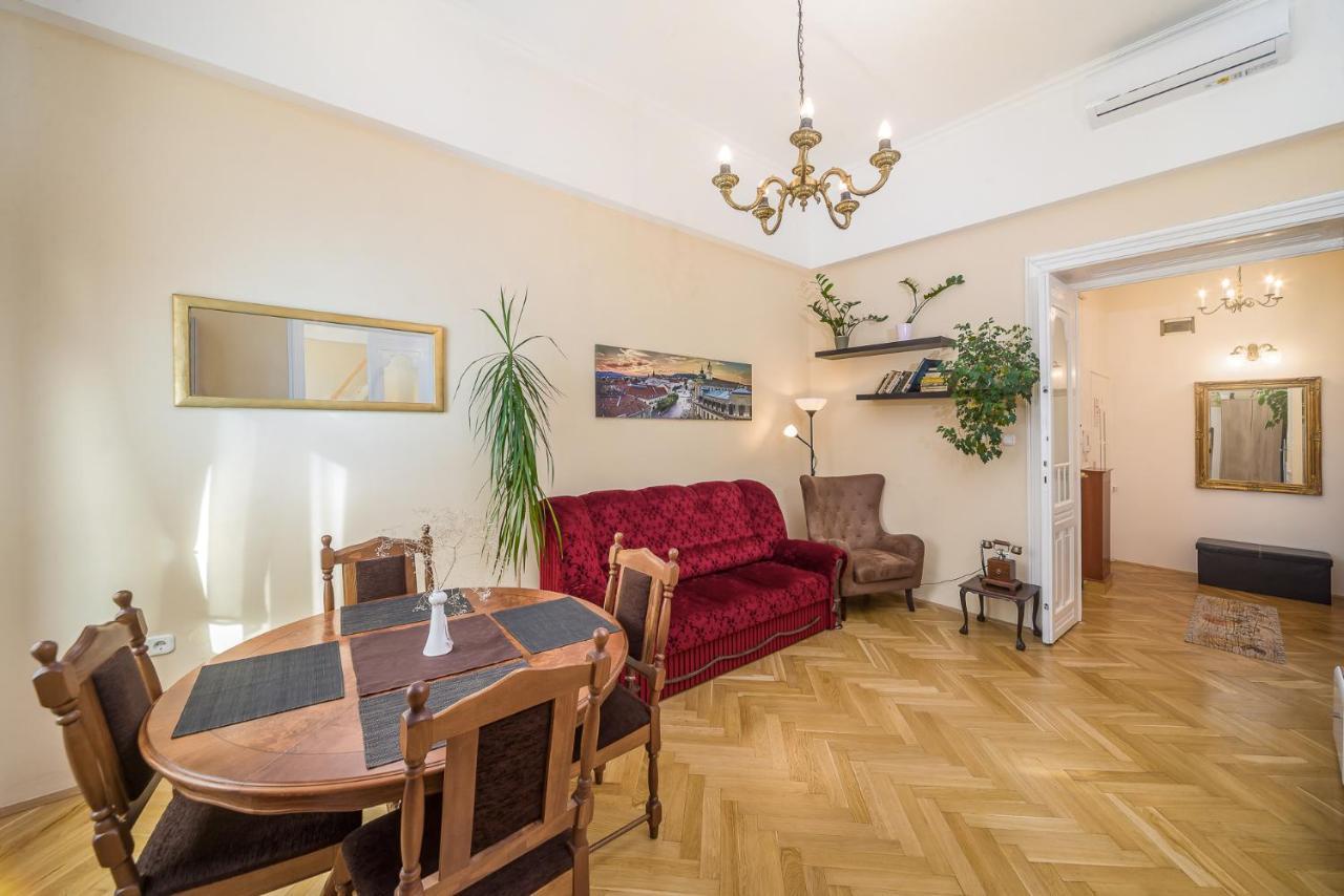 Vintage Apartment Печ Екстер'єр фото