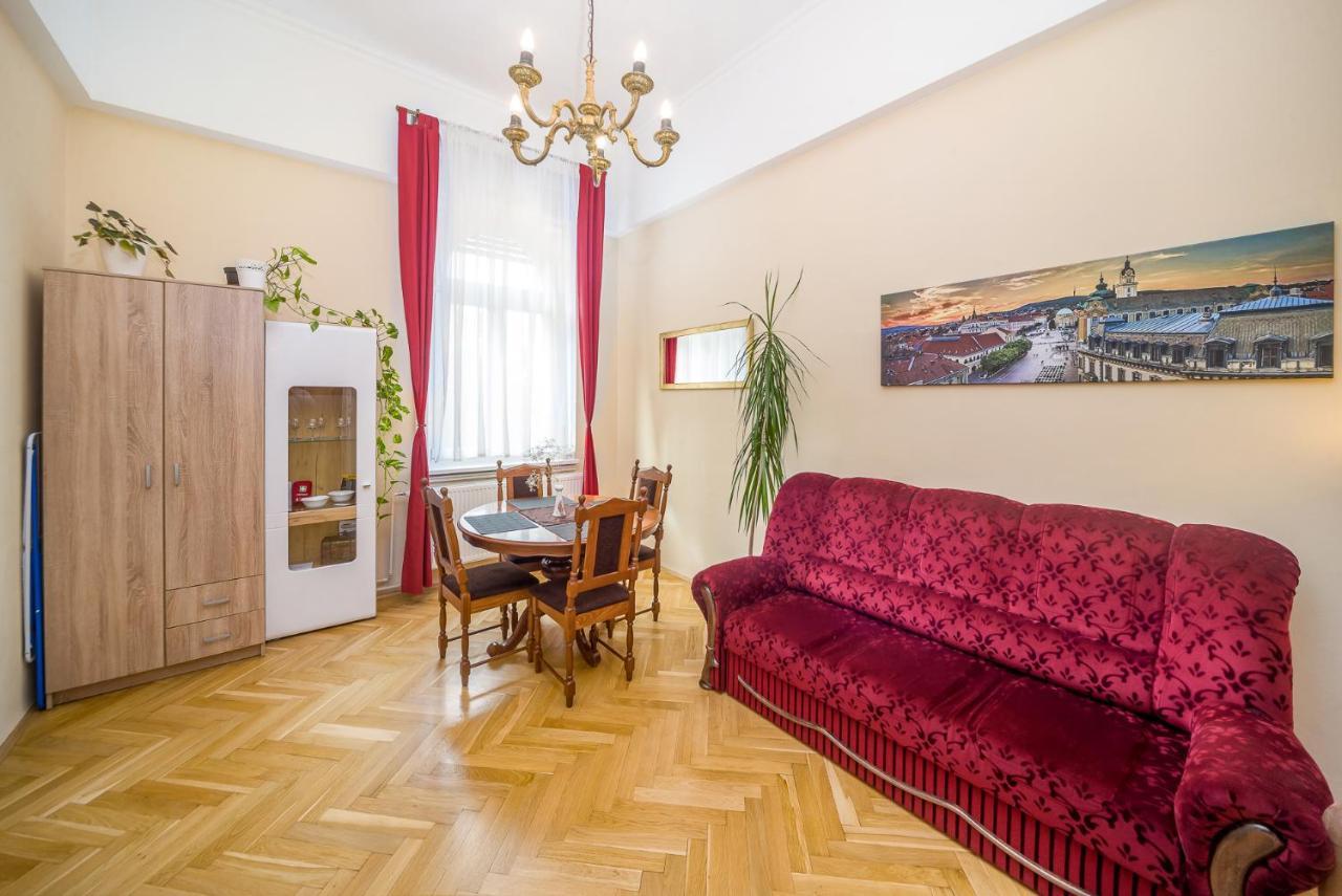 Vintage Apartment Печ Екстер'єр фото