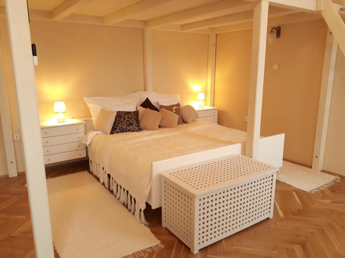 Vintage Apartment Печ Екстер'єр фото